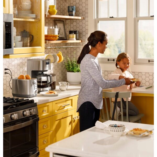 GE 2-Slice Toaster - Image 10
